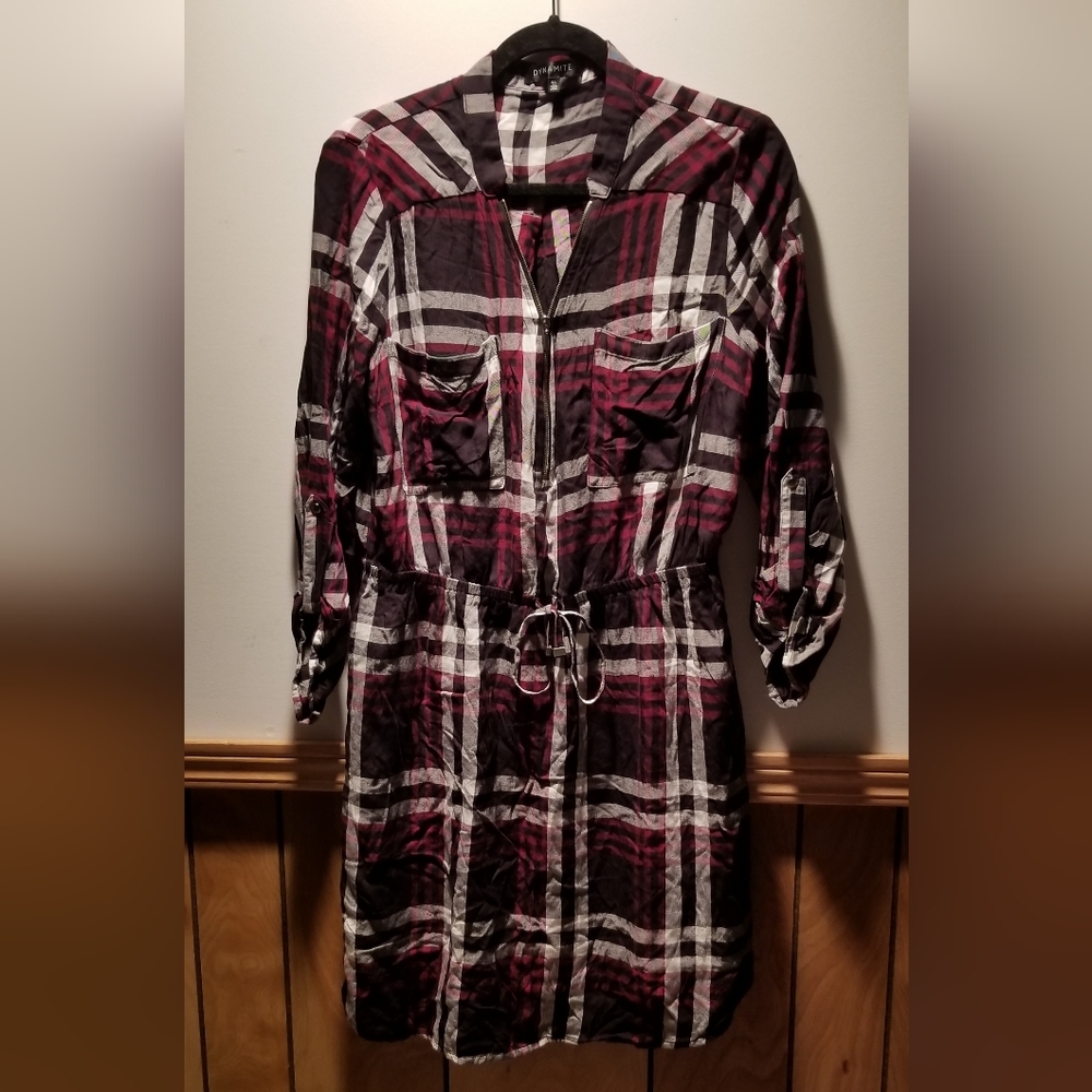 👙💫Dynamite plaid front zip shirt dress with double front pockets and tie - Picture 6 of 9